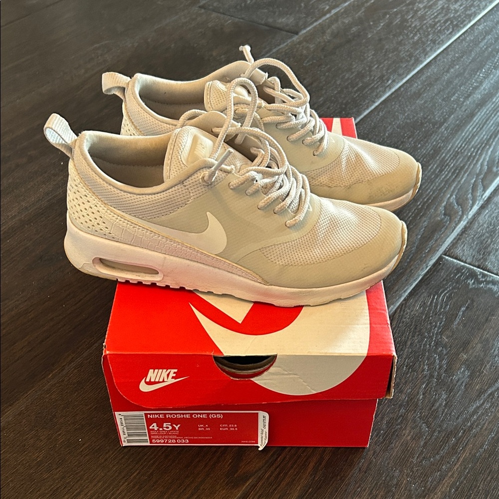 Nike Roshe One Sneakers